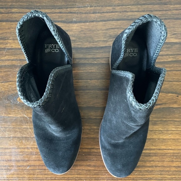Frye & Co, women’s 10M, black suede slip on split opening block heel ankle boots - Picture 3 of 9